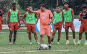 El DT César Farías busca soluciones en Barcelona SC por la falta de buenos resultados.