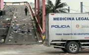 Personal de la Policía Judicial participó en el levantamiento del cadáver encontrado en el interior del edificio donde funcionó el centro comercial Multicomercio.