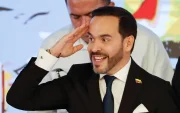 Abelardo de la Espriella reacciona durante la entrega del Consejo Nacional Electoral (CNE) de su credencial como presidente electo de Colombia.