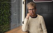 Adolfo Macías Huerta es escritor y psicoterapeuta. Cuenta con una extensa bibliografía, entre la que constan obras como Precipicio portátil para damas, Las niñas, El Dios que ríe