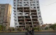 Edificios gravemente dañados en Catia La Mar, una de las ciudades más afectadas por los terremotos en Venezuela.