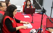 Fotografía del 15 de junio de 2026 de integrantes del Jurado Electoral Especial de Lima Centro 2 (JEE LC 2), en Lima (Perú).