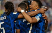 Kylian Mbappe (d) de Francia celebra un gol con sus compañeros durante el Mundial 2026