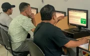 Para obtener el permiso de conducir se rinde un examen sobre las normas a cumplir en las vías.