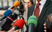 El ejercicio del periodismo enfrenta crecientes presiones que impactan la libertad de investigar y de informar.