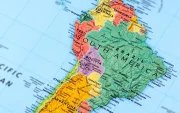 El debate político en la región se centra cada vez más en resultados concretos que en posturas ideológicas.