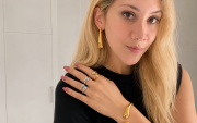 Entre aretes XL, brazaletes y anillos chunky, confirmé que no hace falta gastar una fortuna para elevar un look.