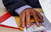 La integridad en la función pública es clave para frenar la corrupción y proteger las instituciones democráticas.
