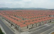 Una de las urbanizaciones que hay en Ecuador donde se ve la ausencia de vegetación.