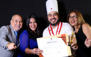 El periodista combina su trabajo en TV y radio con una nueva faceta dedicada a la cocina. Con Fernando Terranova, María Gabriela Carpio y Elizabeth Quiroz.