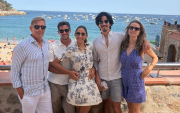Bruce Hardeman encontró en su familia el mejor motivo para celebrar un año más de vida. Junto a sus hijos y a las parejas de ellos.