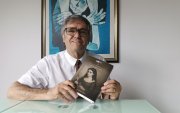 Simón Valdivieso, escritor e investigador, presena su obra 'Yo, Dolores Veintimilla Carrión, libre pensadora y poeta'.