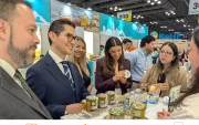 Representantes de las empresas ecuatorianas en la feria.