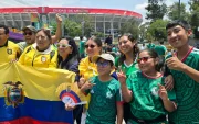 Hinchas de Ecuador y México comparten entusiasmo afuera del estadio capitalino antes del partido.