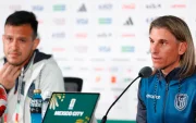 El técnico de la Tri responde en rueda de prensa en Ciudad de México, previo al duelo con México.