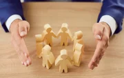 Organizaciones por derechos humanos exige revisión del sistema de acogimiento tras caso en Conocoto.