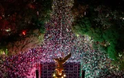 Aficionados celebran en el Ángel de la Independencia tras la victoria de México sobre Ecuador en el Mundial 2026.