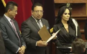 El expresidente de la Asamblea Virgilio Saquicela, mintió al Registro Oficial y le envió para que publique unos textos dizque reformatorios a la ley de competencia que nunca habían sido en verdad aprobados.