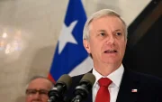 El presidente de Chile, José Antonio Kast, habla durante una conferencia de prensa en Montevideo (Uruguay).