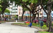ALREDEDOR DEL PARQUE DEL CENTRO DE LA CIUDAD SE UBICAN PERSONAS DESEMPLEADAS, QUIENES SE DEDICAN A DIVERSOS OFICIOS PARA SOBREVIVIR ||
AMBIENTE EN LOS ALREDEDORES DEL PARQUE LA VICORIA EN EL CENTRO DE GYE FOTOGRAFO: FRANCISCO FLORES PERIODISTA: ANDRES GARCIA FECHA: 06-10-2025 AG-EXTERNOS