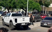 La víctima llegó hasta la zona comercial de Manta, cuando la sorprendieron con balazos.