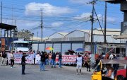 Guasmo sur protesta otra vez contra las expropiaciones por el Quinto Puente.