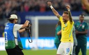Neymar Jr. figura de Brasil que ha tenido pocos minutos en el Mundial.