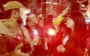 Manifestantes recorrieron el centro de Quito con antorchas y velas para exigir al CNE el avance del trámite de revocatoria del mandato del presidente Daniel Noboa y la vicepresidenta María José Pinto