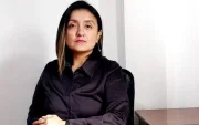 Equipos de rescate buscan a la gobernadora que coordinaba ayuda por lluvias y deslizamientos.