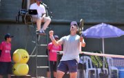 El tenista Matheus Pucinelli celebra el triunfo sobre el argentino Hernán Casanova en la final del Challenger de Quito.