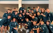 Los jugadores de México posan con los relojes Rolex que posteriormente fueron devueltos por decisión de la Federación Mexicana de Futbol.