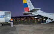 Militares descargan ayuda humanitaria en Cuenca para los afectados en Zamora.