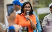 Delcy Rodríguez anuncia cambios en su gabinete mientras continúa la búsqueda de desaparecidos en Venezuela.