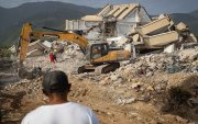 Luego del terremoto, Venezuela se centra en retirar los escombros y en recuperar los cuerpos de las víctimas, tras la partida de los rescatistas.