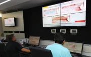Referencial.Técnicos monitorean datos climáticos en Ecuador como parte de la campaña de prevención de incendios ante el fenómeno de El Niño.