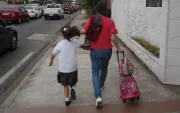 La gobernadora Aurora Valle anunció que 16 unidades educativas de Manta, Montecristi y Jaramijó estarán bajo vigilancia permanente.