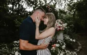 Taylor Swift y Travis Kelce el día de su compromiso