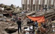 Con más de tres mil muertos por sismos en Caracas y La Guaira, Venezuela enfrenta una crisis donde la retórica oficial no puede rescatar sobrevivientes.