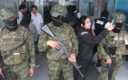 Militares refuerzan la seguridad durante el traslado del alcalde Aquiles Álvarez a una clínica