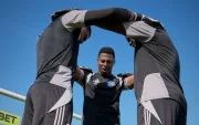 Emelec se prepara en el estadio George Capwell para recibir a Barcelona SC en una nueva edición del Clásico del Astillero.