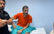 Aquiles Álvarez conversa con su médico tratante y su abogado durante la atención médica registrada en el video filtrado.
