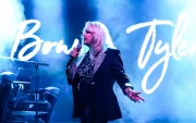 La muerte de Bonnie Tyler a los 75 años en Portugal puso fin a una batalla médica que se extendió durante meses, pero su legado musical permanece intacto.