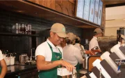 El local de Starbucks en la planta alta del Mall del Sol será la primera cafetería de la cadena en Guayaquil. La apertura está prevista para el 16 de julio de 2026.