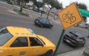 La señalética indica que en la avenida Velasco Ibarra nacía la ciclovía que conectaba con la avenida Barcelona y que fue sacada tras obras de reasfaltado.