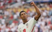 Jude Bellingham anotó los dos goles de la Selección de Inglaterra.