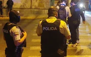 Policías realizaron las primeras diligencias e iniciaron la recolección de indicios tras el asesinato de David Gabriel Macías Villamar en una urbanización de Olón.