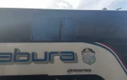 El bus de Barcelona SC terminó con varios vidrios rotos tras el ataque.