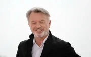 El actor neozelandés Sam Neill, protagonista de Jurassic Park, murió este lunes 13 de julio.