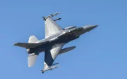 En Chile hay preocupación porque Perú está adquiriendo 24 aviones de combate F16 Block 70, pues si bien tienen 48 de esos mismos, son de versiones inferiores y más antiguas.