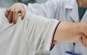 El término sarcoma se refiere a la variedades de cáncer que se originan en los huesos y tejidos blandos.